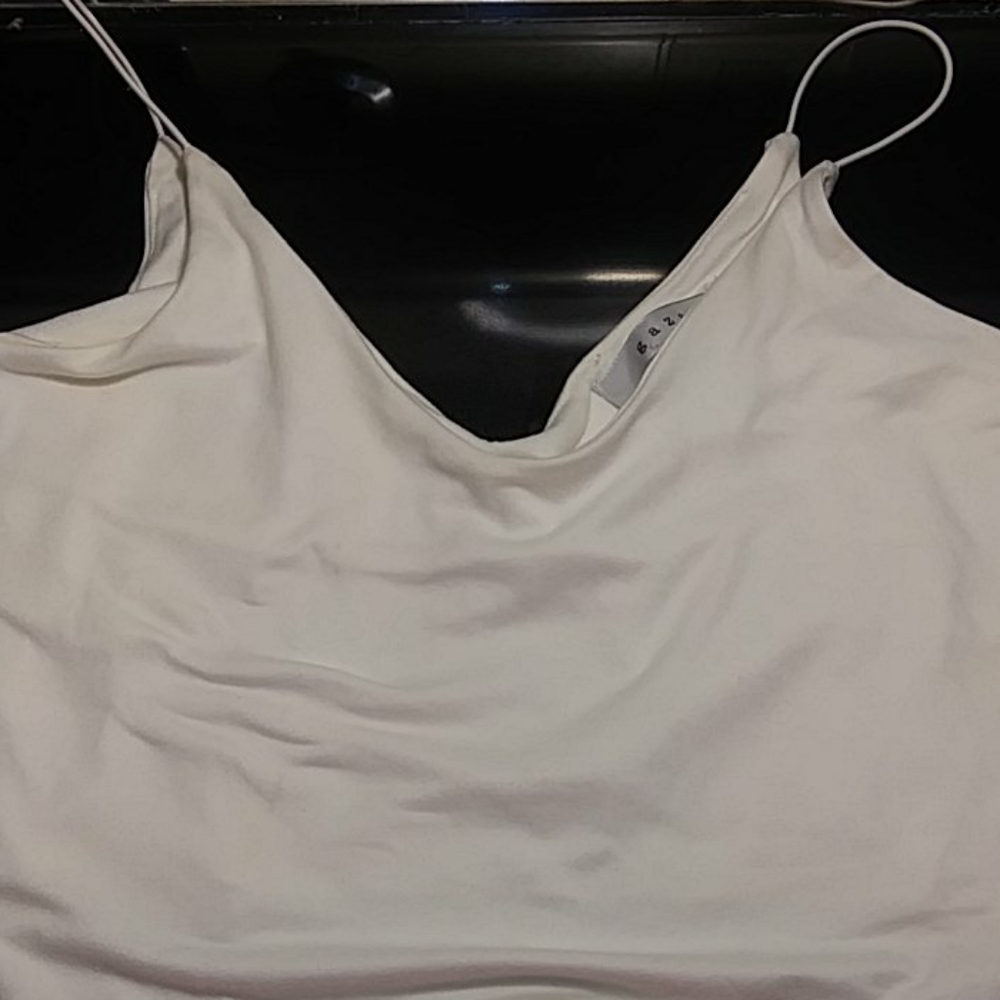 💗Gaze spaghetti strapped snapped tank💗